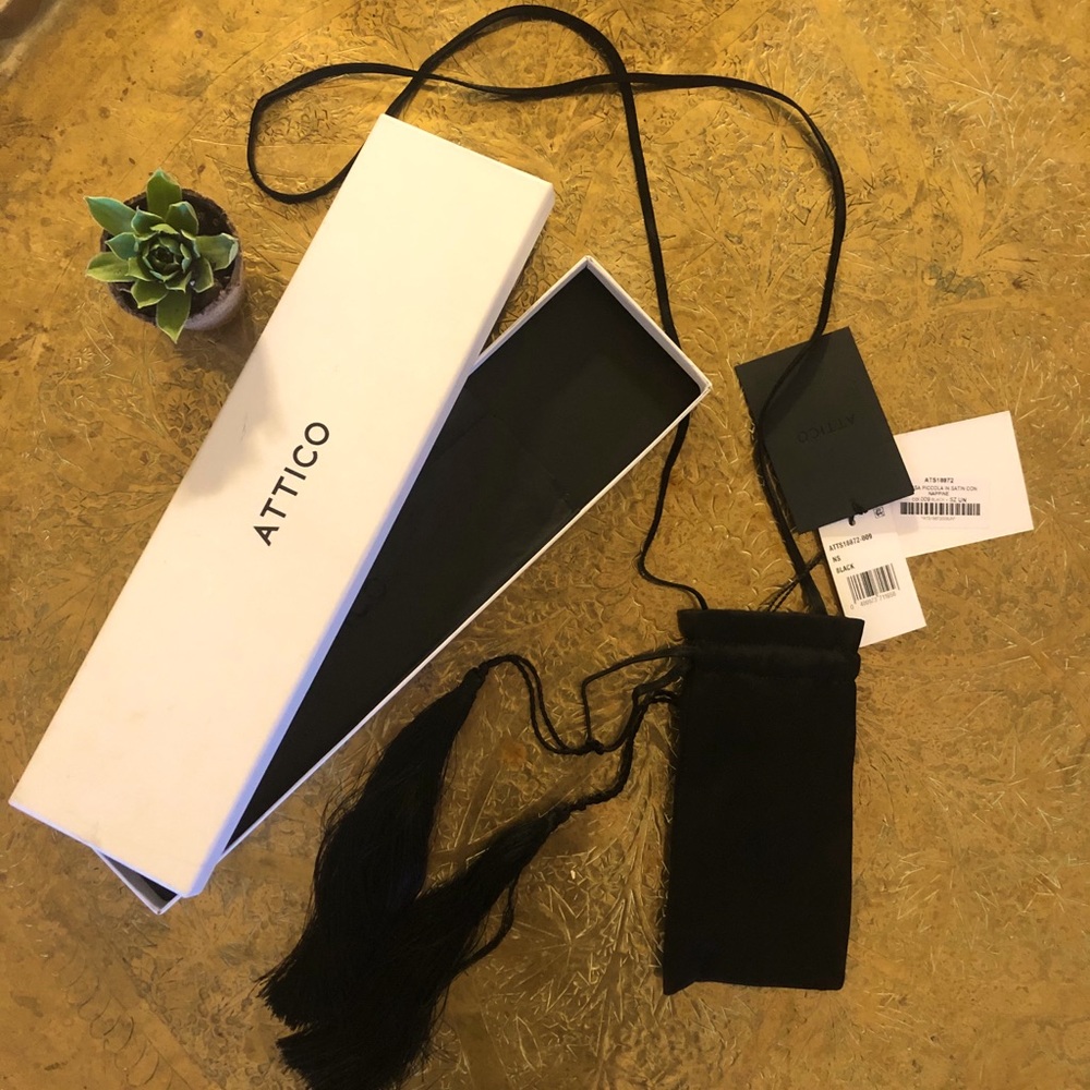 Attico Satin Pouch (Black)